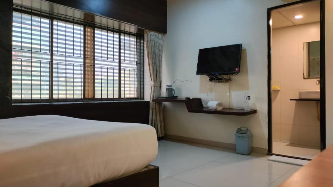 Hotel Sai Nidhi Executive-Mindspace Airoli Navi Mumbai Exterior photo