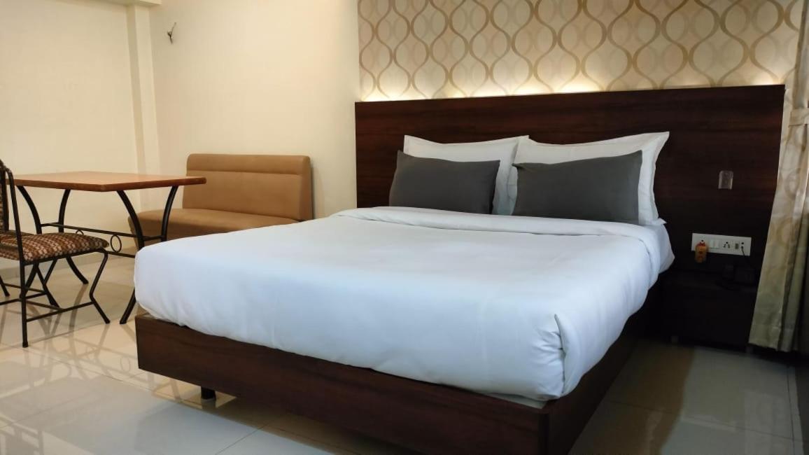 Hotel Sai Nidhi Executive-Mindspace Airoli Navi Mumbai Exterior photo
